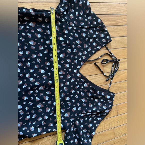 mts shirt blouse Women’s Large Vneck Tie Open Back Animal Print Casual Office - Picture 3 of 5